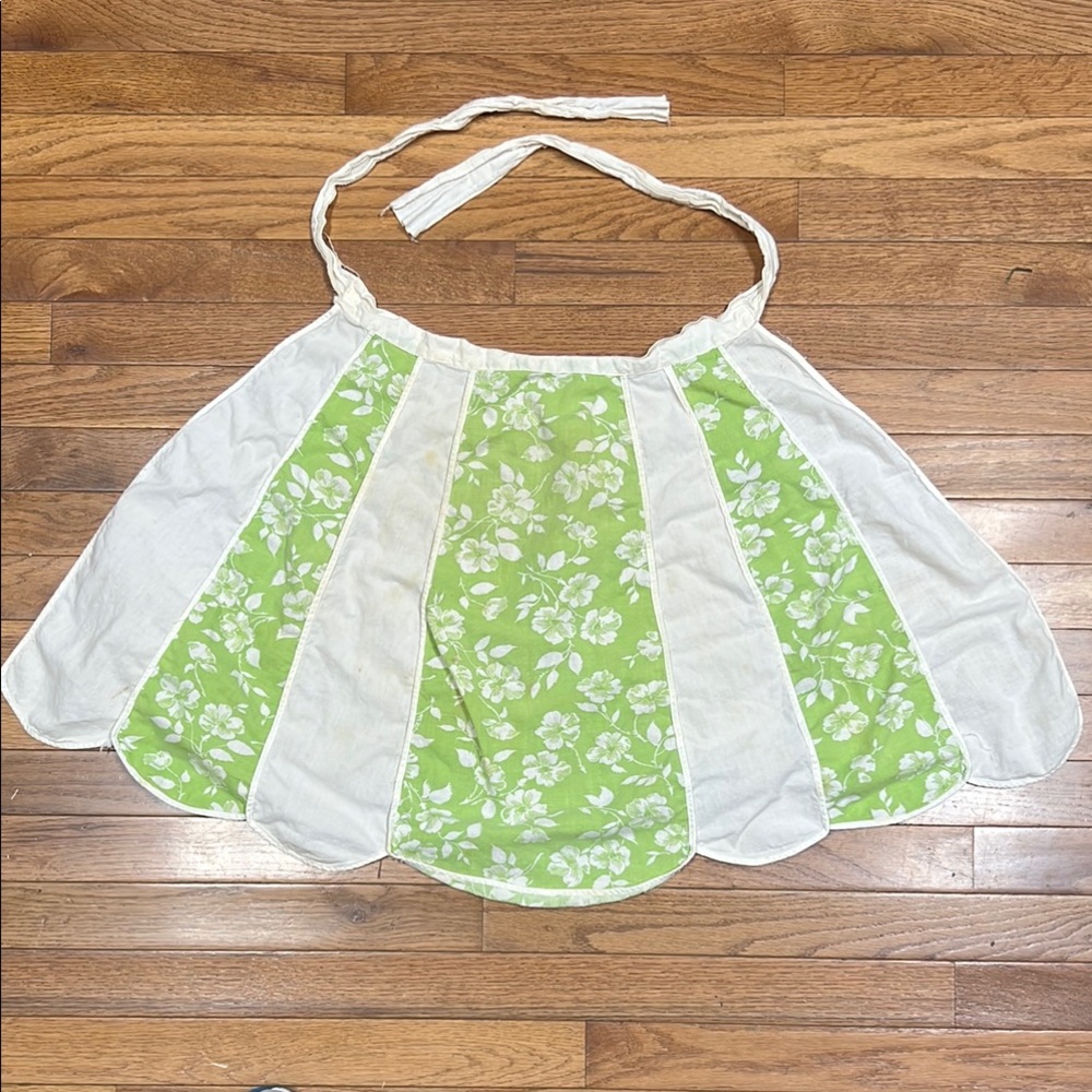 60s Floral Green and White Apron Vintage